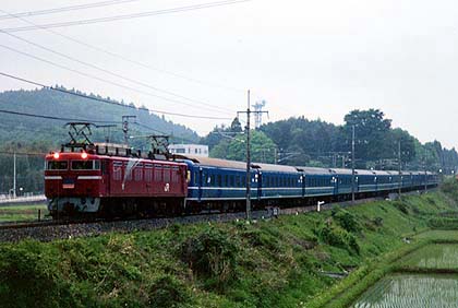 h07hF_01.jpg (26030 oCg)