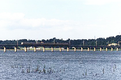 h05n4_09.jpg (50589 oCg)