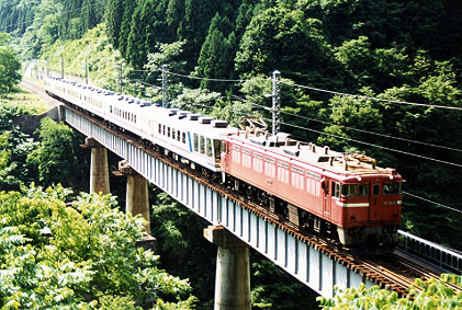h02_230.jpg (77550 oCg)