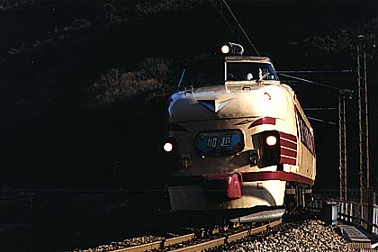 h05a7_02.jpg (21264 oCg)