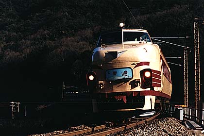 h05a7_05.jpg (26985 oCg)